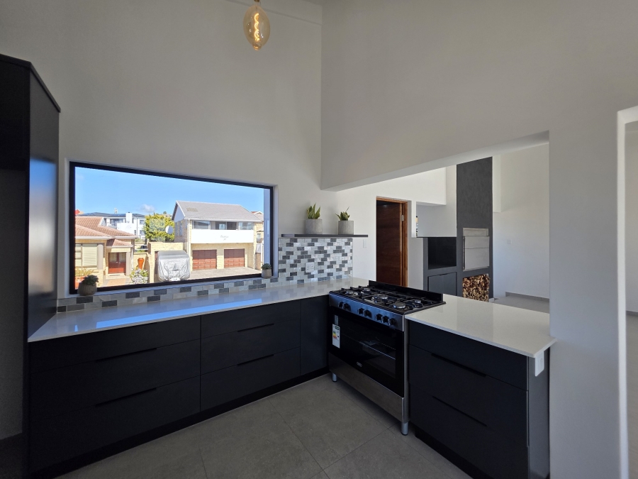 3 Bedroom Property for Sale in Wavecrest Eastern Cape